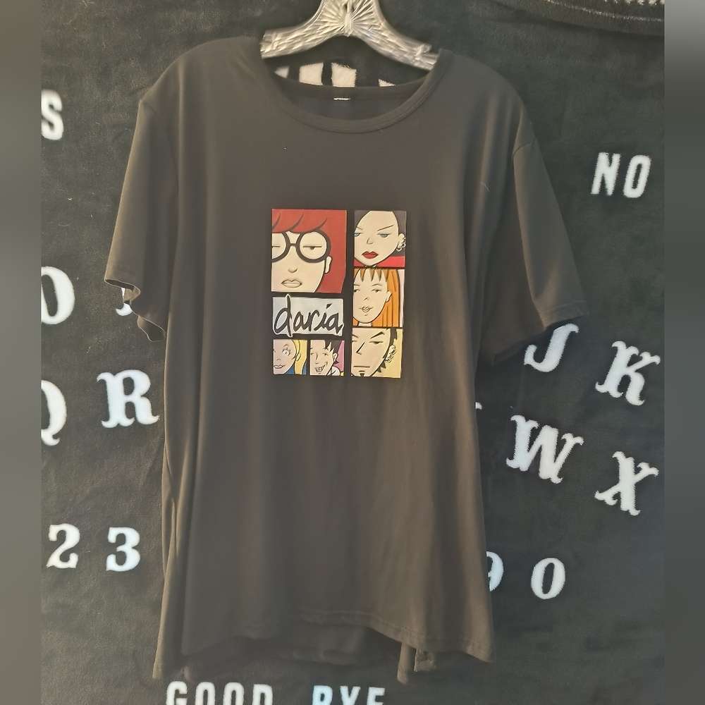 DARIA Tee